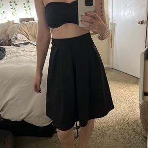 Pleated black skirt